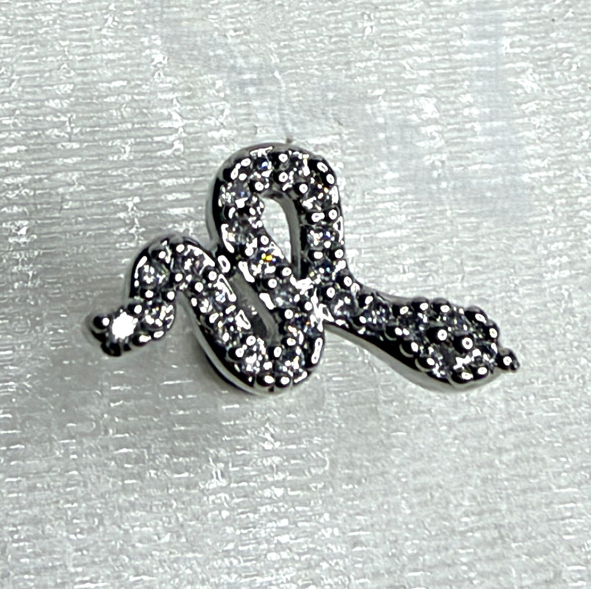 16g Steel Crystal Snake Flat Back Stud