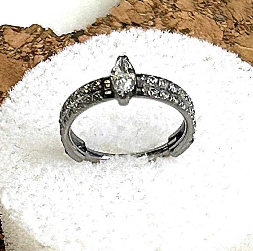 Titanium 16g Marquise Gem Clicker