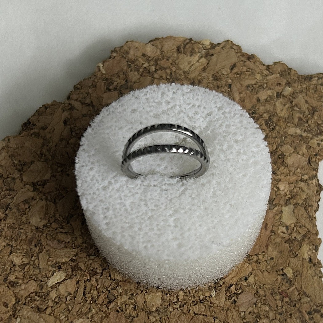 Titanium hammered double clicker hoop