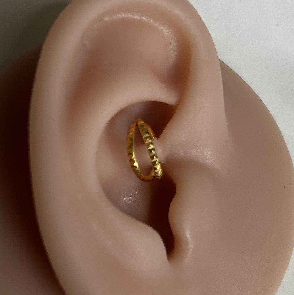 Titanium hammered double clicker hoop