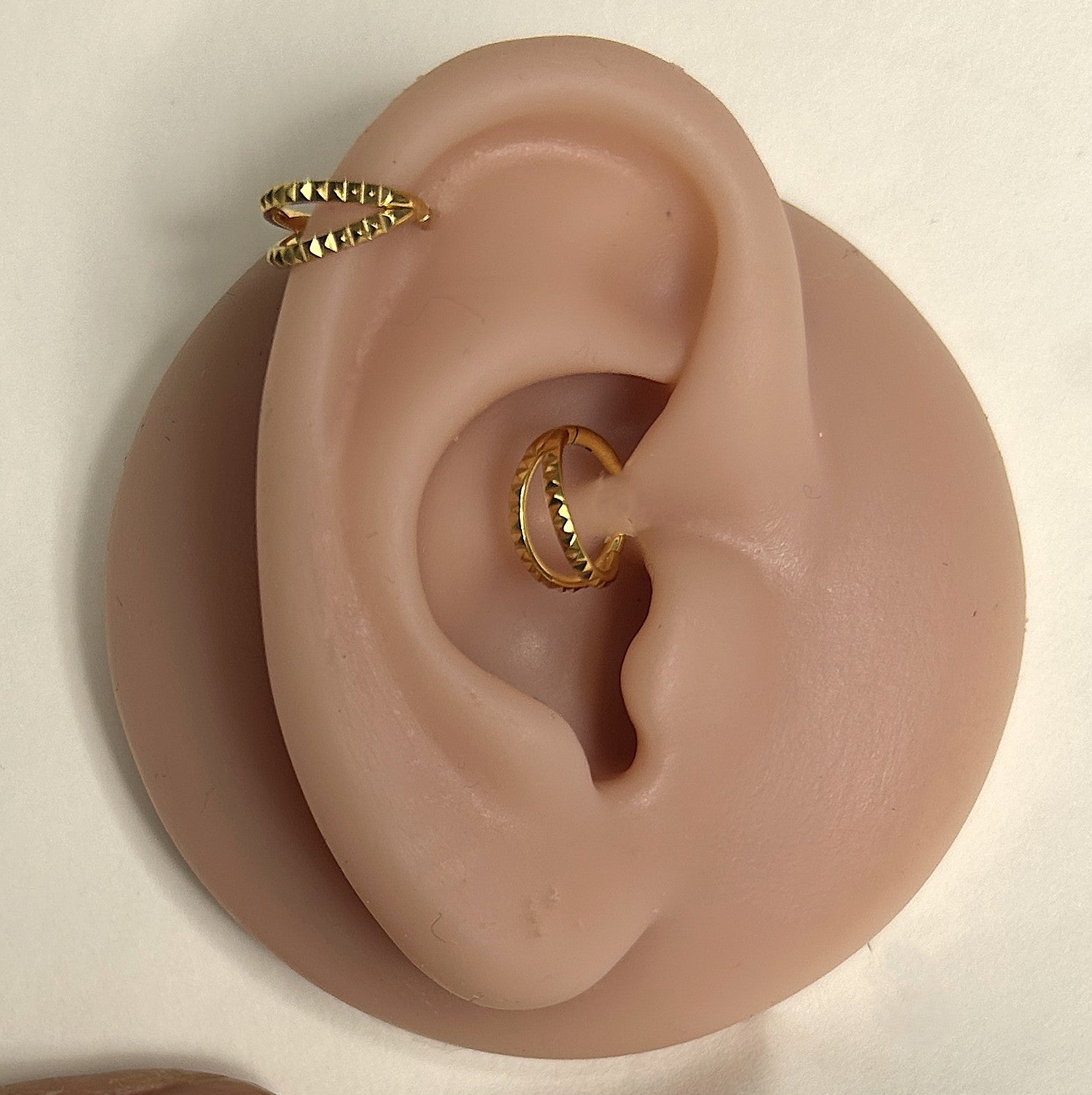 Titanium hammered double clicker hoop