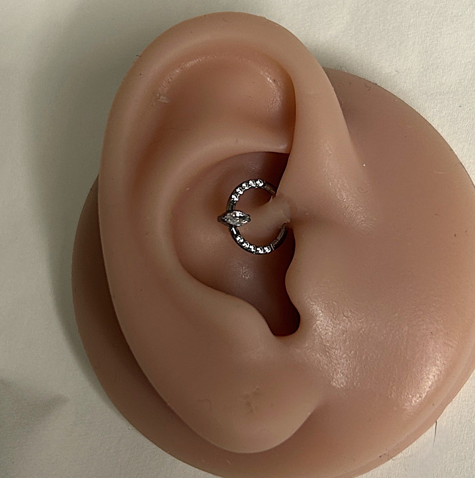 Titanium hammered double clicker hoop