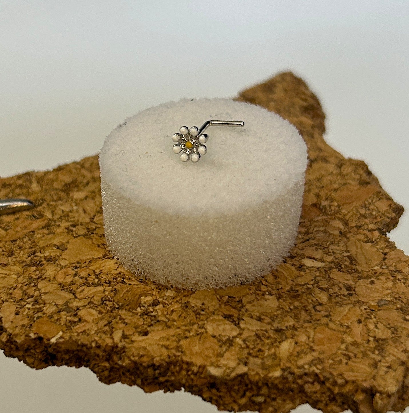 Daisy Nose Ring with White Petals — Steel L-Bend
