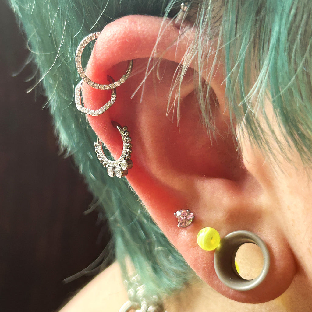 Titanium 16g Bali Gem Clicker